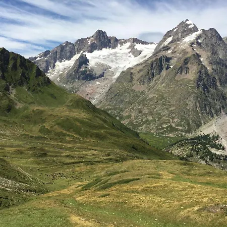 Universo-1 By Interhome